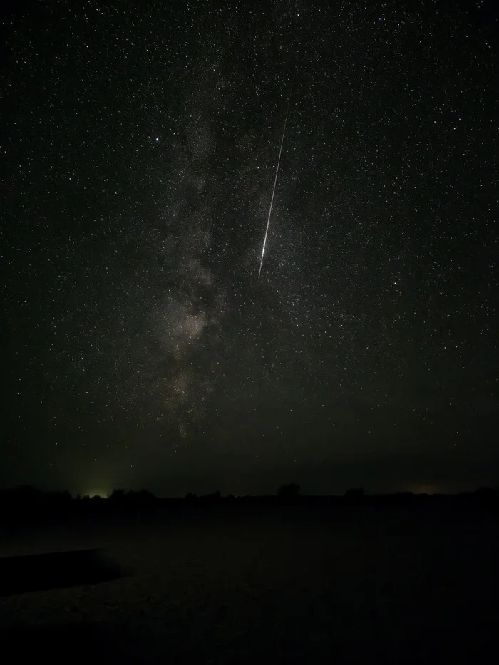 Milky Way and Perseid on a smartphone - My, Milky Way, Perseids, Stars, Starry sky, Astrophoto, Meteorite