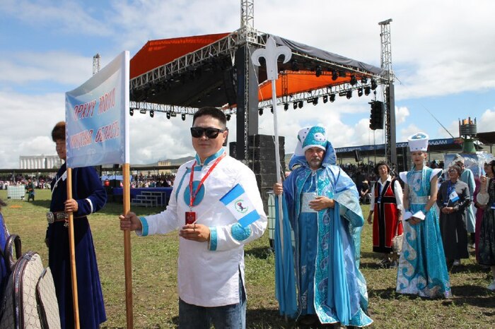 Удостоен Чести в костюме Байкала Батюшки вместе с красавицей Ангарой на открытии Алтарганы пройти в торжественной колонне от участиков из Иркутской области . Алтаргана 2024 МНР.