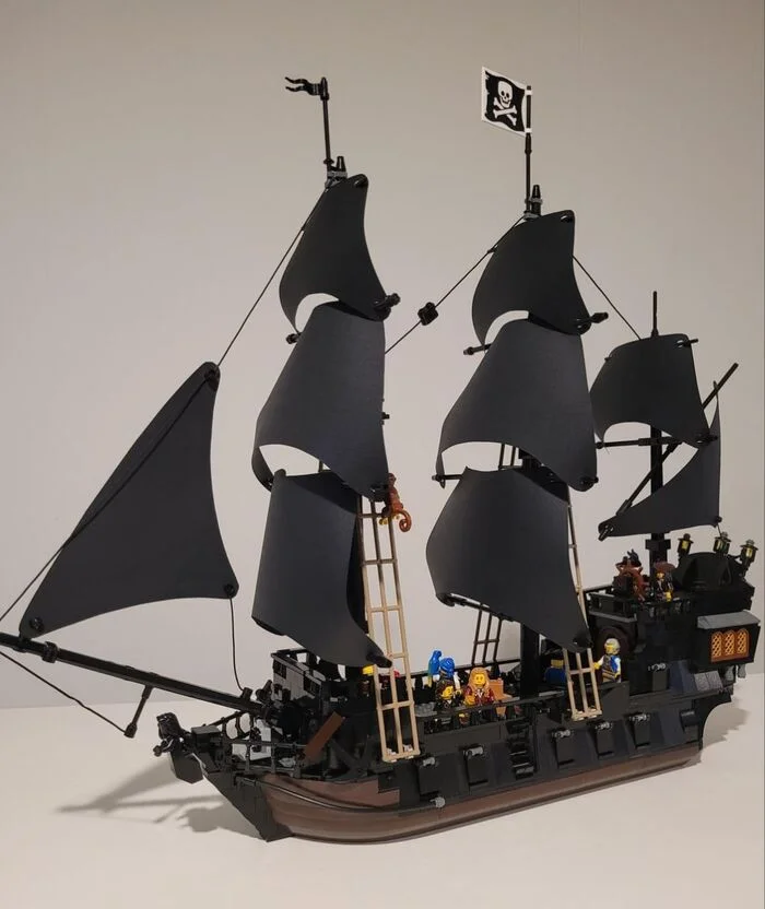 #MOC of the day TehShraid considered that now the set with the “Black Pearl” is very expensive. And so I just went and put together my own version! - Lego, Moc, Constructor, Pirates of the Caribbean, Longpost