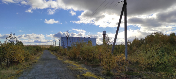 Посёлок-призрак Нял у железной дороги на крайнем севере. Пятиэтажка посреди гор и озёр заполярья Крайний север, Поселок, Заполярье, Железная дорога, Заброшенное, Яндекс Дзен, Длиннопост Посёлок-призрак Нял у железной дороги на крайнем севере. Пятиэтажка посреди гор и озёр заполярья Крайний север, Поселок, Заполярье, Железная дорога, Заброшенное, Яндекс Дзен, Длиннопост