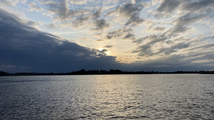 ����� ����