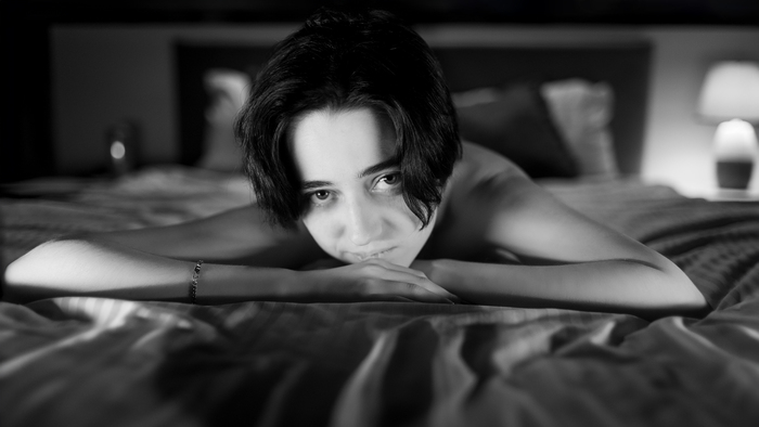 В кроватке...