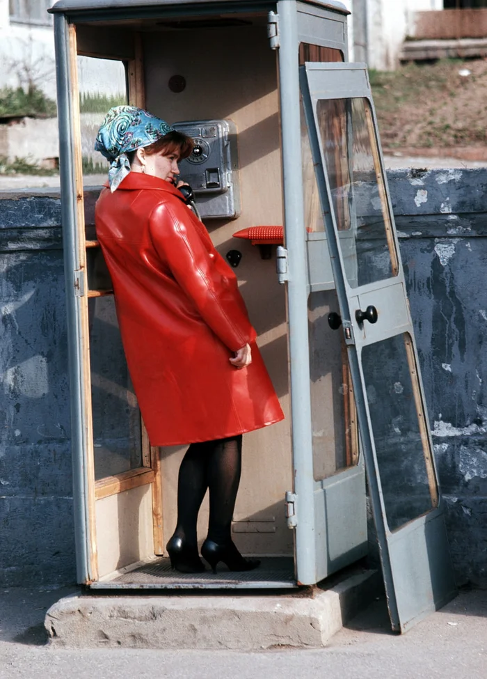 Fashionista in a phone booth. Minsk, 1967 - Telegram (link), the USSR, Made in USSR, Retro, Fashion, Vintage, 60th, Telephone, Minsk, Childhood in the USSR