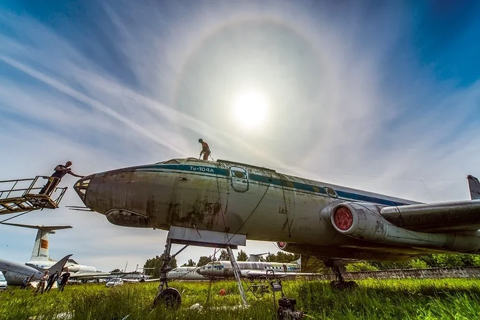 Wash the grimy plane. :) - My, The photo, Just, Airplane, Summer, Tu-104, Monino, Museum, Volunteering, The sun, Halo, But I washed.