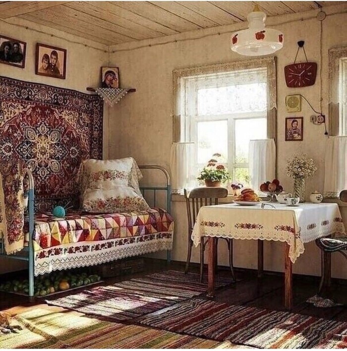 Домик с окнами в сад