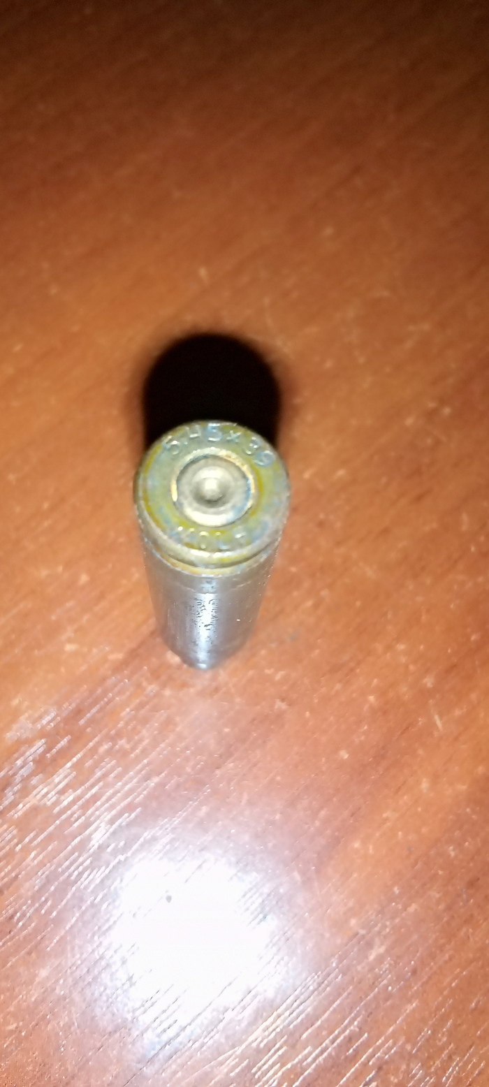 Гильза без пули (как будто отстрелянная); На донце гравировка: "5.45х39 WOLF", причём нихуя не холостой.