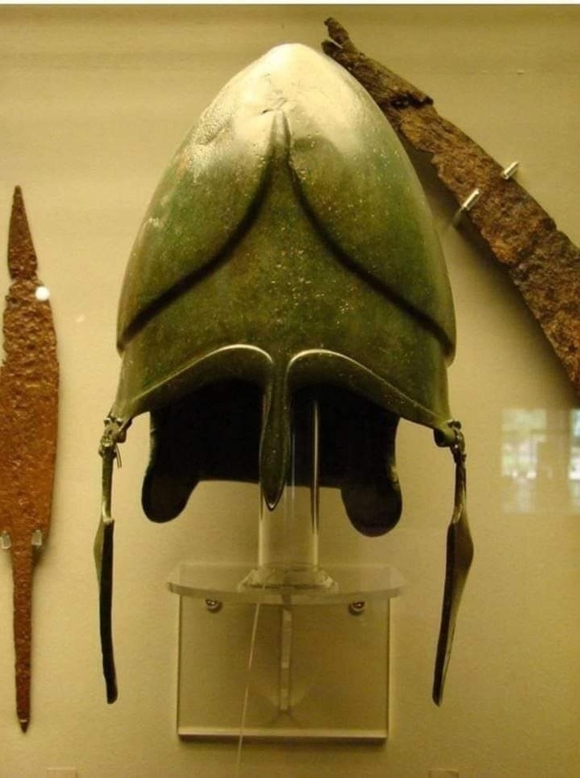 I wonder what the master was thinking about when making this helmet? - From the network, Helmet, Suffering middle ages, It seemed, Repeat, Mat, Ancient Greece