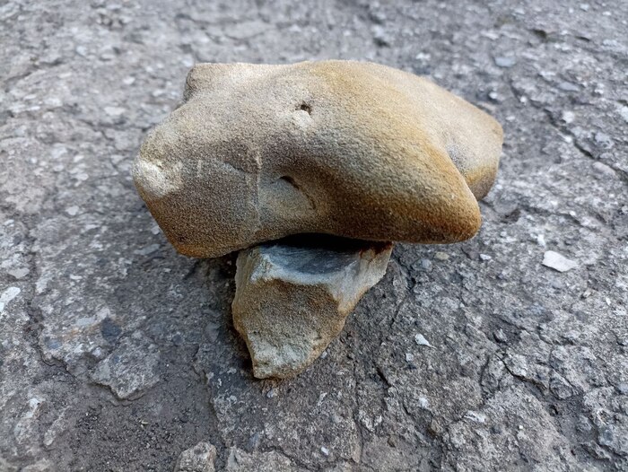 Подозреваю что это разновидность кремня, но сомневаюсь.