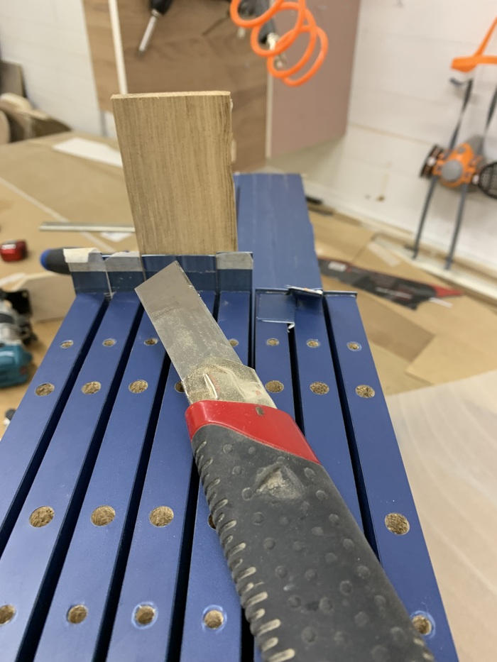 Срезаем выступающие части и хуячим по ним кромочным фрезером.