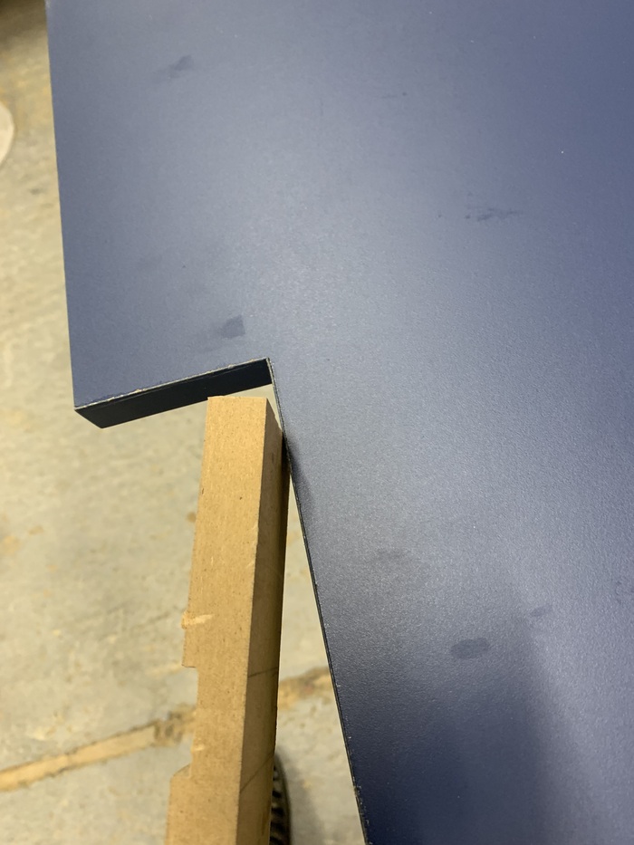 Прикатываем кромку по краям с двух сторон