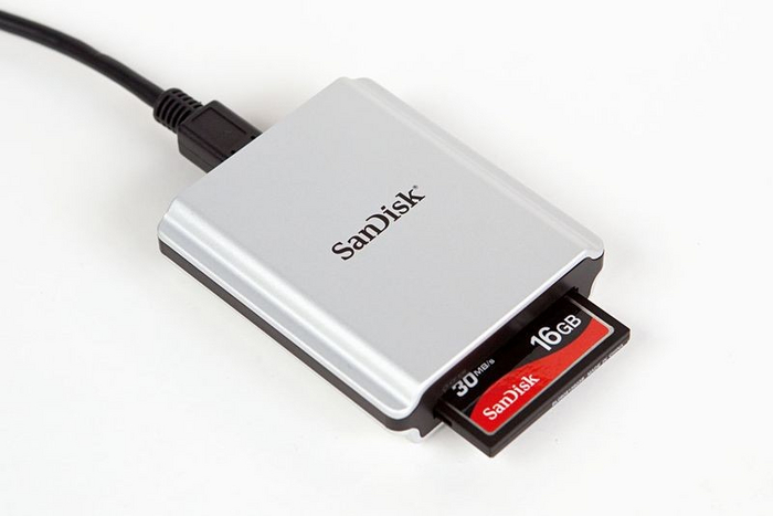 Компактная флэш-карта и считыватель