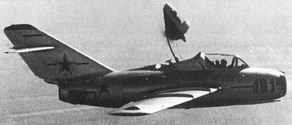 МиГ-15 УТИ СТ-10 во время испытаний катапультного кресла