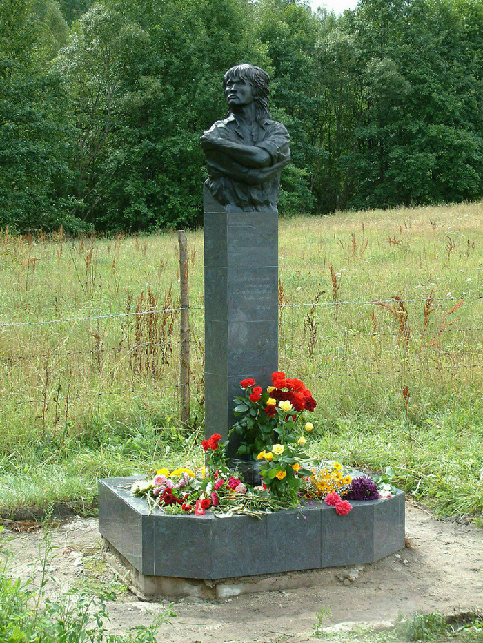 Памятник на месте аварии