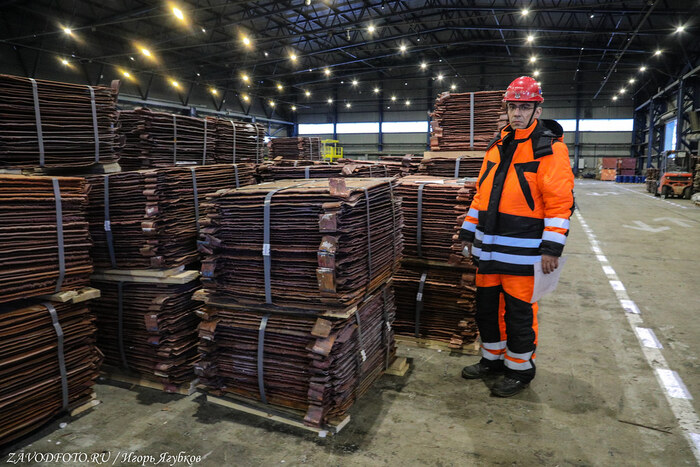 Из серии «Именно они делают Россию великой» - снято мной в Мурманском транспортном филиале Норникеля