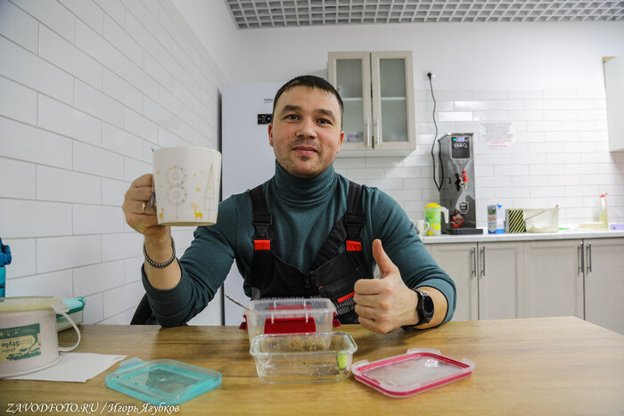 Из серии «Именно они делают Россию великой» - снято мной в Мурманском транспортном филиале Норникеля