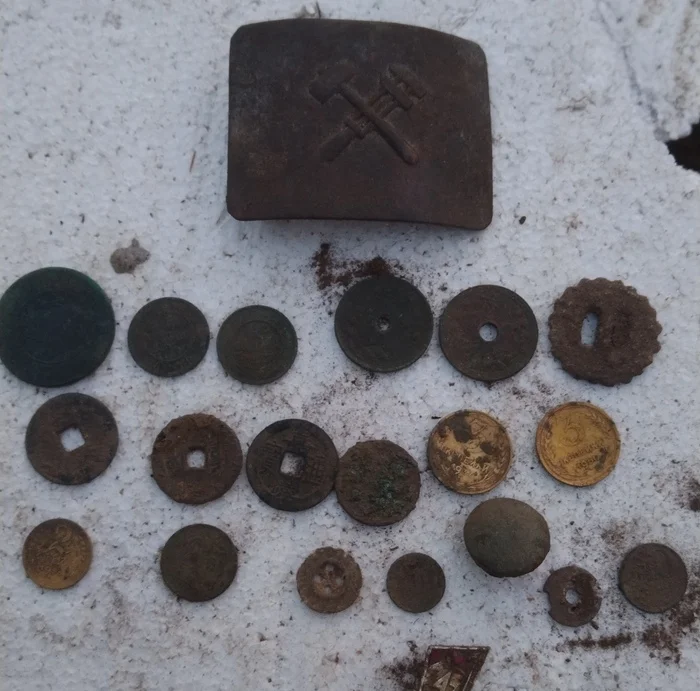 Another house to be demolished - My, 19th century, Find, Metal detector, Blagoveshchensk, Amur region, Search, Treasure hunt, Silver, Japan, Glass, Russia, Coin, Российская империя, Tsar, Video, Vertical video, Longpost, Series Untitled