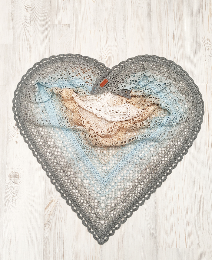 Мемори (крючок 2.5). Итоговый размер 170*84 см. По фото разницы особой нет, но на деле она есть) А в эту расцветку я просто влюбилась одна из самых красивых на мой взгляд.