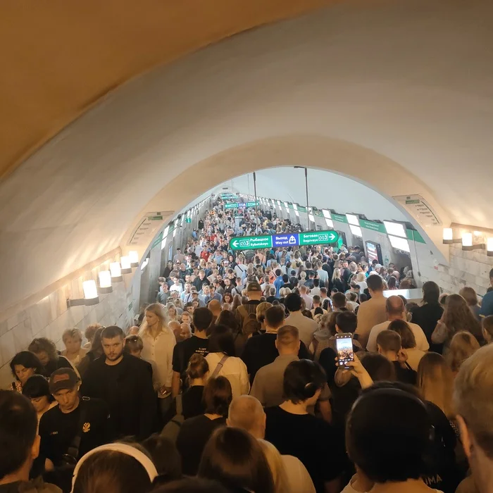 Rush hour in the St. Petersburg metro - My, Rush hour, Traffic jams, Crush, People, Metro SPB, The photo