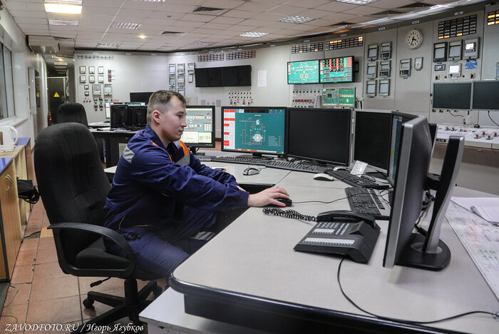 Из серии «Именно они делают Россию великой» - снято мной на Усть-Илимской ТЭЦ (входит в состав компании Эн+ Олега Дерипаски)