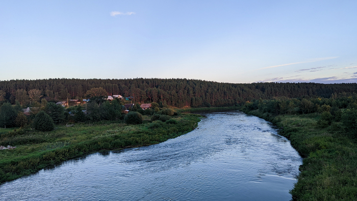 Течение реки Исеть в сторону села Маминское.