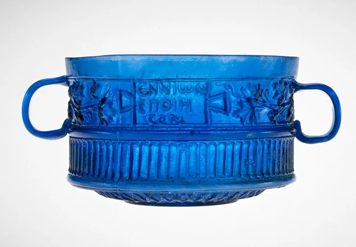 Blue blown glass bowl with two loop handles and inscription in Greek: Ennion made me - Historical photo, Ancient artifacts, Ancient Rome, Antiquity, Ancient world, Romans, Glass, Bowl, Artifact, Blower, Longpost