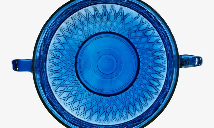 Blue blown glass bowl with two loop handles and inscription in Greek: Ennion made me - Historical photo, Ancient artifacts, Ancient Rome, Antiquity, Ancient world, Romans, Glass, Bowl, Artifact, Blower, Longpost