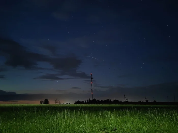 Caught a car - My, Summer, Night, August, Starfall, Stars, Sky, Mobile photography, Bolide, Perseids, Atmosphere, Nature