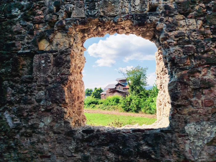 From past to present... - My, Abkhazia, Lykhny, Ruins, Church, Mobile photography, Travels