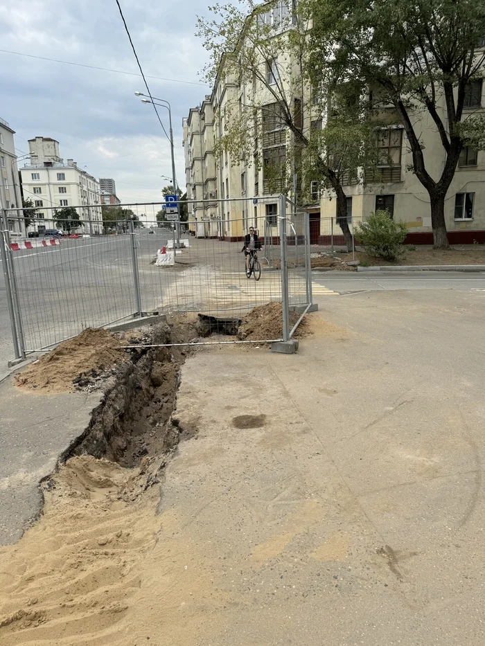 Всю весну и лето меняют асфальт и бордюры (точнее не меняют) почти в центре Москвы! Как на это повлиять? Управа не реагирует, автодору пофиг - Моё, Ремонт дорог, Надоело, Длиннопост