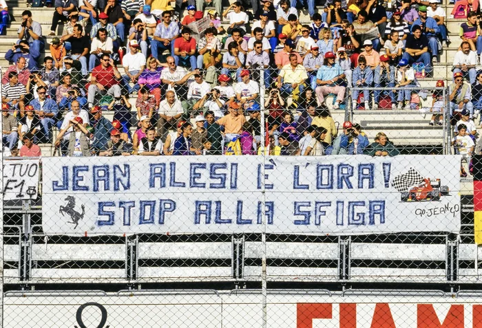 Italy-94. The Grand Prix was saved by Berlusconi. Alesi brought the first row of the Ferrari, but because of the clowns in the pits Hill won - My, Competitions, Formula 1, Автоспорт, Speed, Race, Michael Schumacher, Damon Hill, Gerhard Berger, Jean Alesi, Ferrari, Monza, Retro, 90th, Extreme, Williams racing, Mika Hakkinen, Mclaren, Silvio Berlusconi, Retro car, Longpost, Series F1 is the queen of motorsport