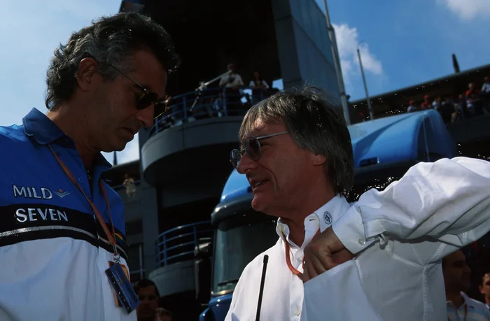 Italy-94. The Grand Prix was saved by Berlusconi. Alesi brought the first row of the Ferrari, but because of the clowns in the pits Hill won - My, Competitions, Formula 1, Автоспорт, Speed, Race, Michael Schumacher, Damon Hill, Gerhard Berger, Jean Alesi, Ferrari, Monza, Retro, 90th, Extreme, Williams racing, Mika Hakkinen, Mclaren, Silvio Berlusconi, Retro car, Longpost, Series F1 is the queen of motorsport