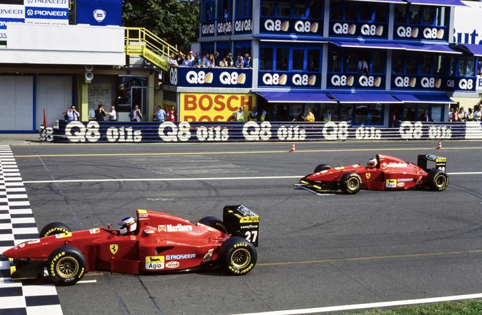 Italy-94. The Grand Prix was saved by Berlusconi. Alesi brought the first row of the Ferrari, but because of the clowns in the pits Hill won - My, Competitions, Formula 1, Автоспорт, Speed, Race, Michael Schumacher, Damon Hill, Gerhard Berger, Jean Alesi, Ferrari, Monza, Retro, 90th, Extreme, Williams racing, Mika Hakkinen, Mclaren, Silvio Berlusconi, Retro car, Longpost, Series F1 is the queen of motorsport