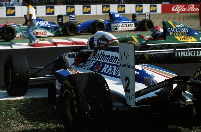 Italy-94. The Grand Prix was saved by Berlusconi. Alesi brought the first row of the Ferrari, but because of the clowns in the pits Hill won - My, Competitions, Formula 1, Автоспорт, Speed, Race, Michael Schumacher, Damon Hill, Gerhard Berger, Jean Alesi, Ferrari, Monza, Retro, 90th, Extreme, Williams racing, Mika Hakkinen, Mclaren, Silvio Berlusconi, Retro car, Longpost, Series F1 is the queen of motorsport
