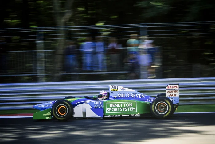 Italy-94. The Grand Prix was saved by Berlusconi. Alesi brought the first row of the Ferrari, but because of the clowns in the pits Hill won - My, Competitions, Formula 1, Автоспорт, Speed, Race, Michael Schumacher, Damon Hill, Gerhard Berger, Jean Alesi, Ferrari, Monza, Retro, 90th, Extreme, Williams racing, Mika Hakkinen, Mclaren, Silvio Berlusconi, Retro car, Longpost, Series F1 is the queen of motorsport