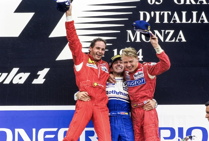 Italy-94. The Grand Prix was saved by Berlusconi. Alesi brought the first row of the Ferrari, but because of the clowns in the pits Hill won - My, Competitions, Formula 1, Автоспорт, Speed, Race, Michael Schumacher, Damon Hill, Gerhard Berger, Jean Alesi, Ferrari, Monza, Retro, 90th, Extreme, Williams racing, Mika Hakkinen, Mclaren, Silvio Berlusconi, Retro car, Longpost, Series F1 is the queen of motorsport