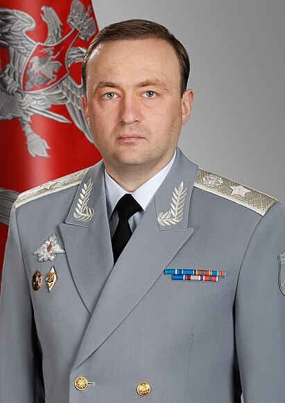 Не смотрите на большие звезды на погонах, это погоны действительного государственного советника 1-го класса