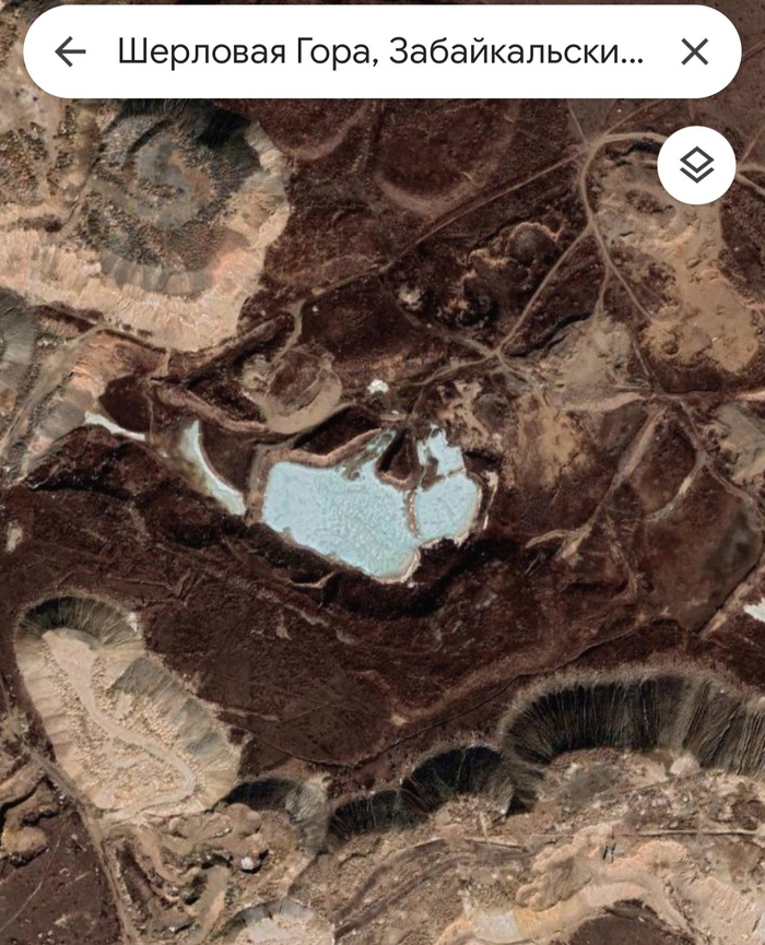 Даже на зимних космоснимках оттенок сохраняется.