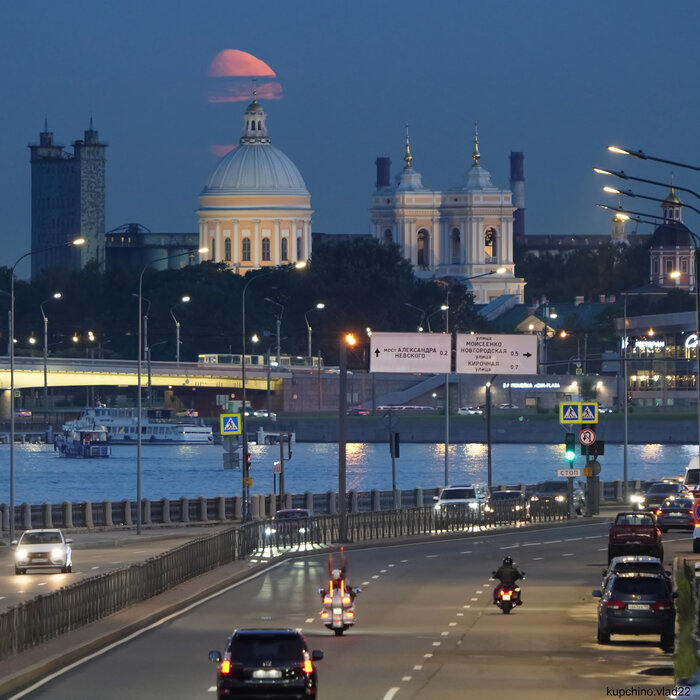 "Такая разная Луна"... август