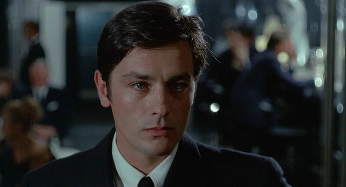 Samurai (1967) The most famous film by Alain Delon (11/8/1935 - - 08/18/2024) - My, Movies, I advise you to look, Actors and actresses, Film and TV series news, Alain Delon, France, Samurai, Drama, Nostalgia, Classic, Screenshot, Boosty, Death, Movie heroes, Birds, Killer, Girls, Vertical video, Longpost