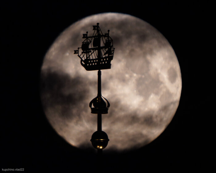 "Такая разная Луна"... август