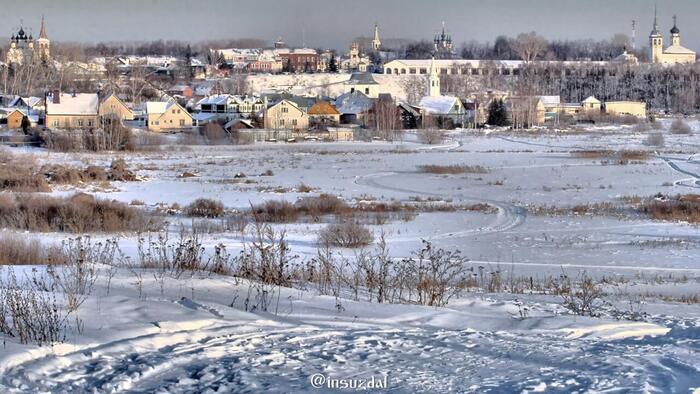 Суздаль. Ильинский луг. Фото: <a href="https://pikabu.ru/story/gde_poluchayutsya_luchshie_fotografii_suzdalya_11768356?u=https%3A%2F%2Fvk.com%2Finsuzdal&t=insuzdal%20%2F%20%D0%92%D0%9A%D0%BE%D0%BD%D1%82%D0%B0%D0%BA%D1%82%D0%B5&h=c370f0f0a3dbd4d6c97090cefe665105070f9eb7" title="https://vk.com/insuzdal" target="_blank" rel="nofollow noopener">insuzdal / ВКонтакте</a>