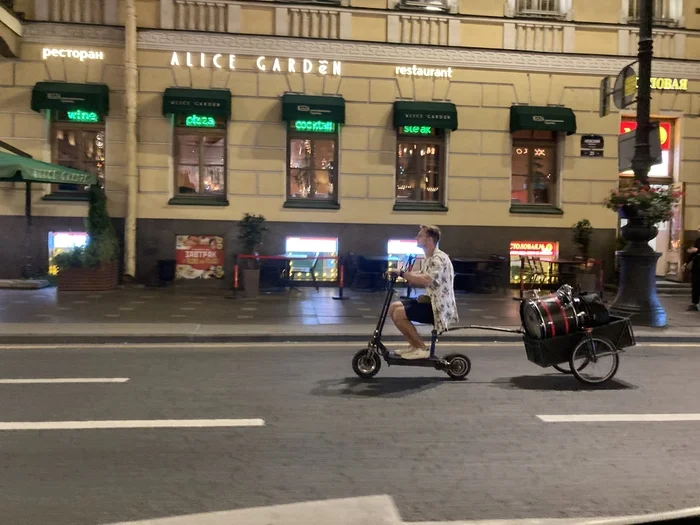 Вечерний вайб Питера - Моё, Электросамокат, Барабаны, Смекалка, Перевозка, Вечер, Уличная фотография