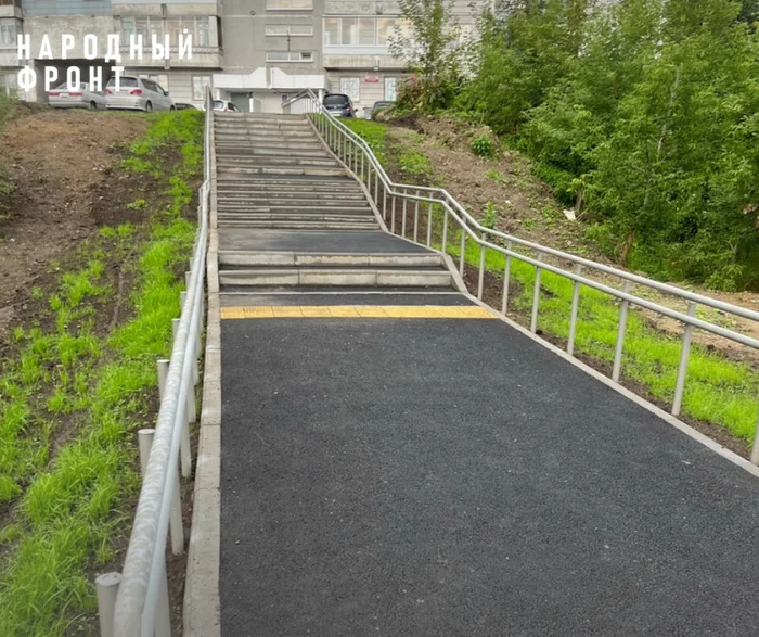 The staircase descent on Klyuev Street was finally completed! But... - Tomsk, Siberia, Housing and communal services, Officials, Stairs, Tomsk region, Ramp, Railings