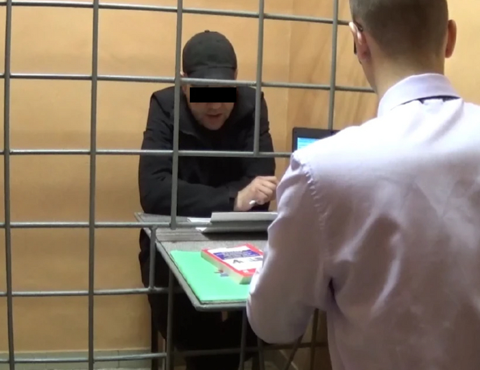 Игорь на допросе. Кадры с сайта Следственного комитета по Мурманской области