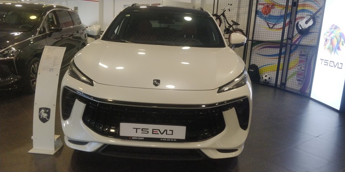 Загадочный отсек в китайской машине