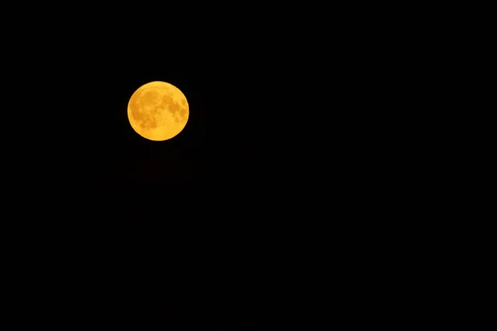 The moon in St. Petersburg from the window. 08/19/24 - My, moon, Beginning photographer, Sony alpha 58, Longpost