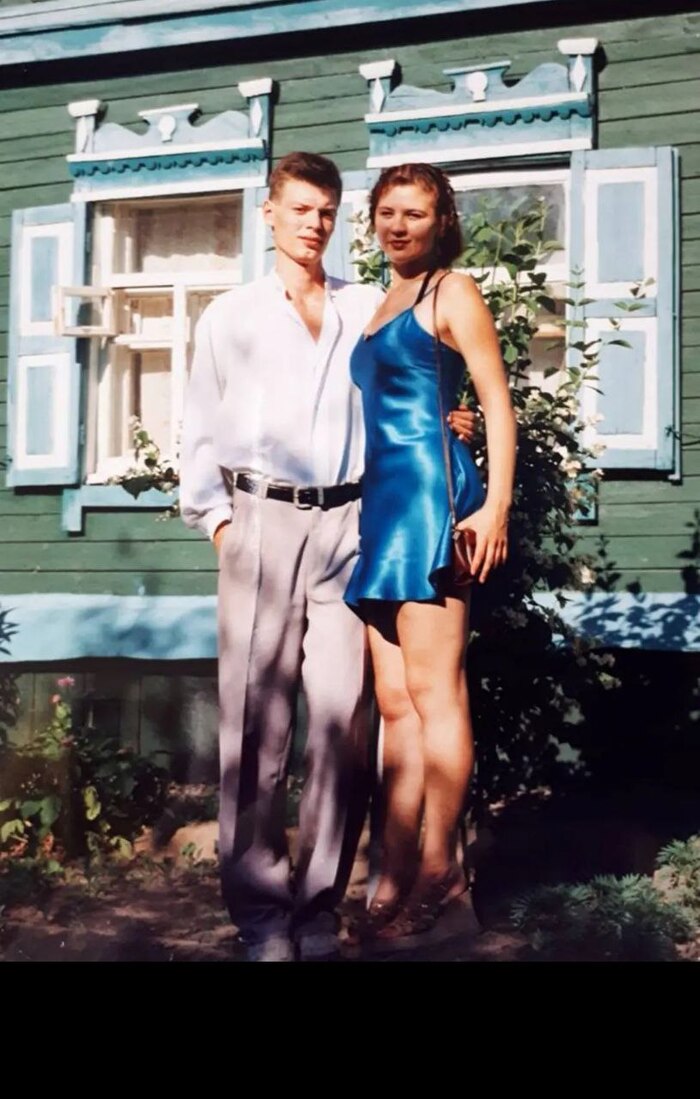 август 1998 года, г. Волгоград, я окончил ВСШ МВД РФ, мы вместе уже 2 года