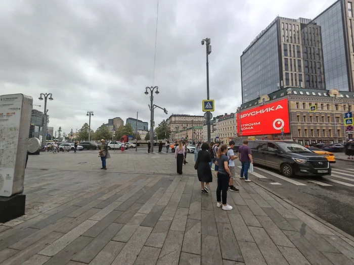 Double Moscow standards - Moscow, Annoying ads, Architecture