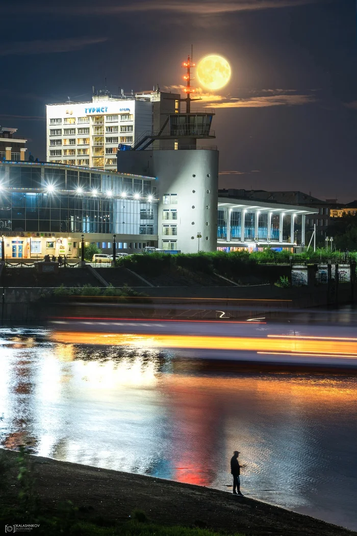 Supermoon in Omsk - My, Omsk, Russia, Town, The photo, Tourism, Full moon, moon