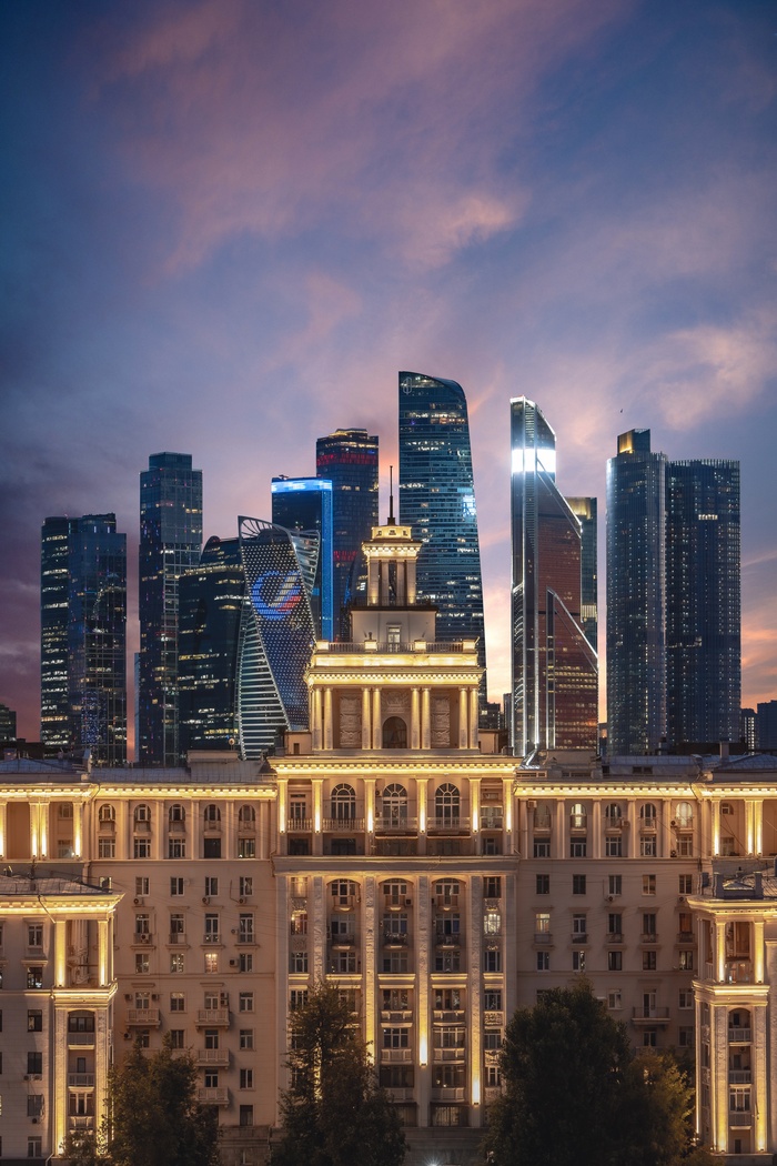 ММДЦ, "Дом нефтяников"